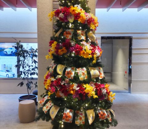 ホテル　クリスマスツリー　フラワーアレンジメント
