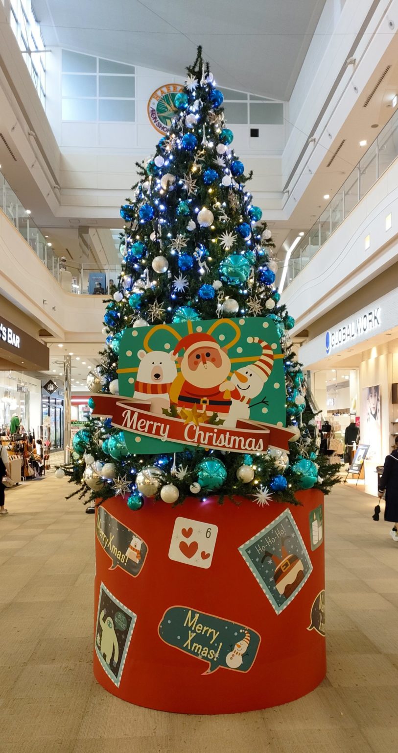 ショッピングモール　クリスマスツリー